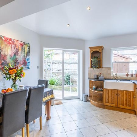 Traditional English 4 Bedroom Home In Greenwich Plumstead  Exterior photo