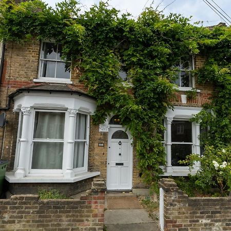 Traditional English 4 Bedroom Home In Greenwich Plumstead  Exterior photo