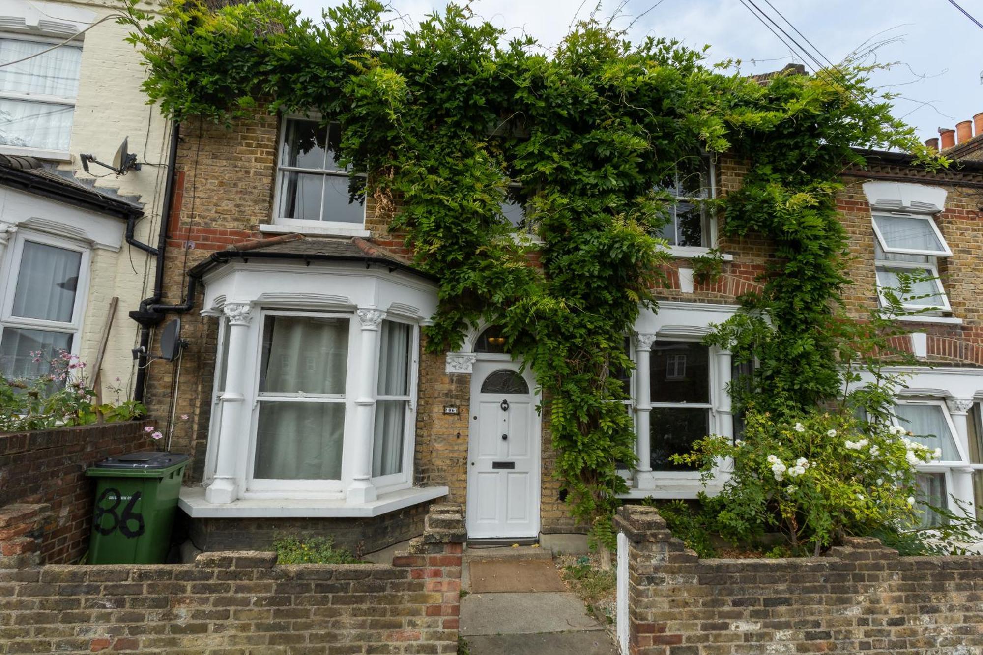 Traditional English 4 Bedroom Home In Greenwich Plumstead  Exterior photo