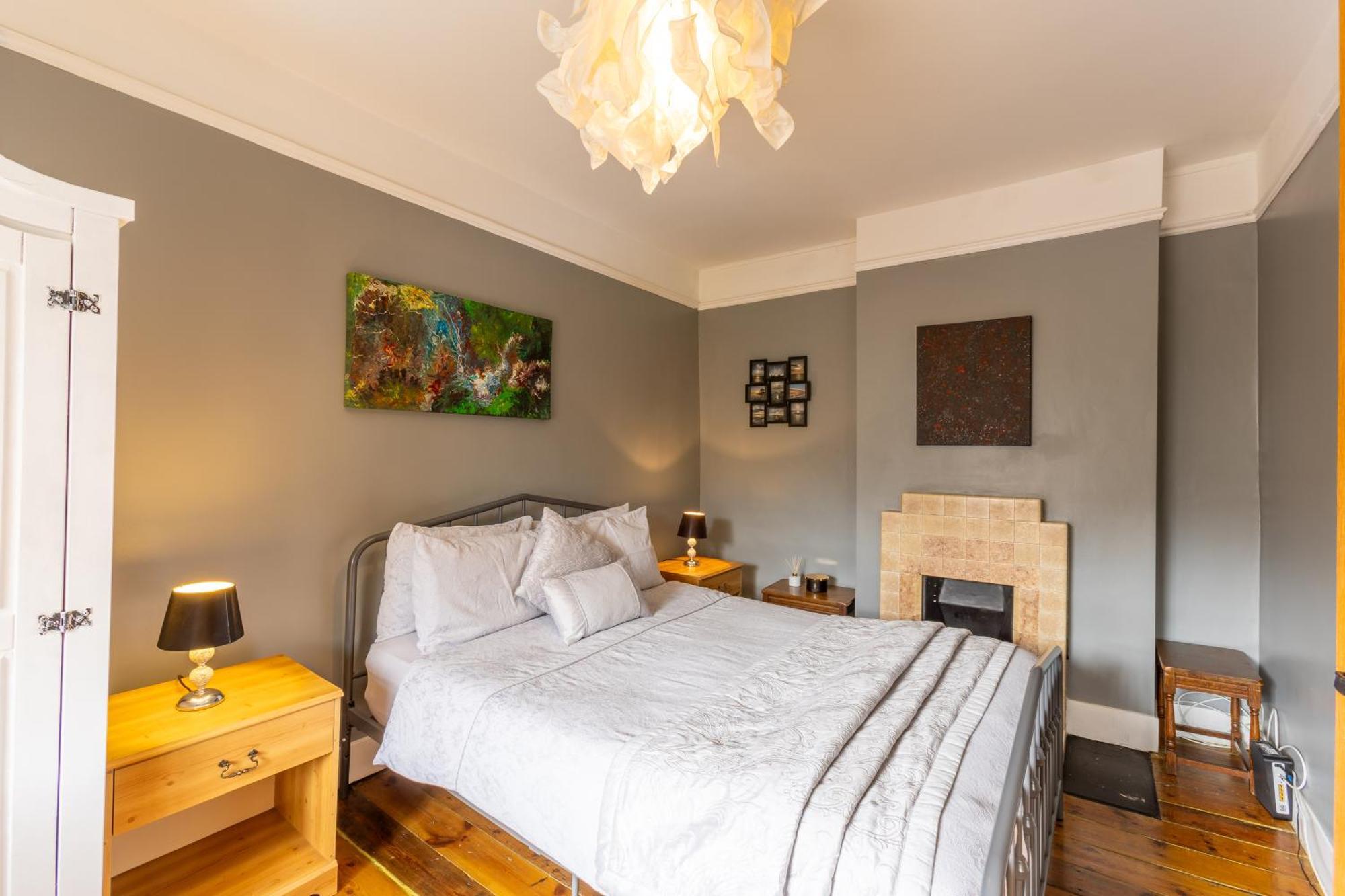 Traditional English 4 Bedroom Home In Greenwich Plumstead  Exterior photo